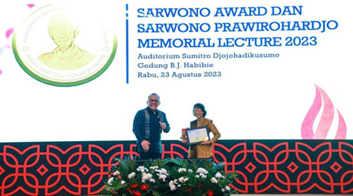 Melani Budianta, Melihat Kemajemukan Lewat Sastra